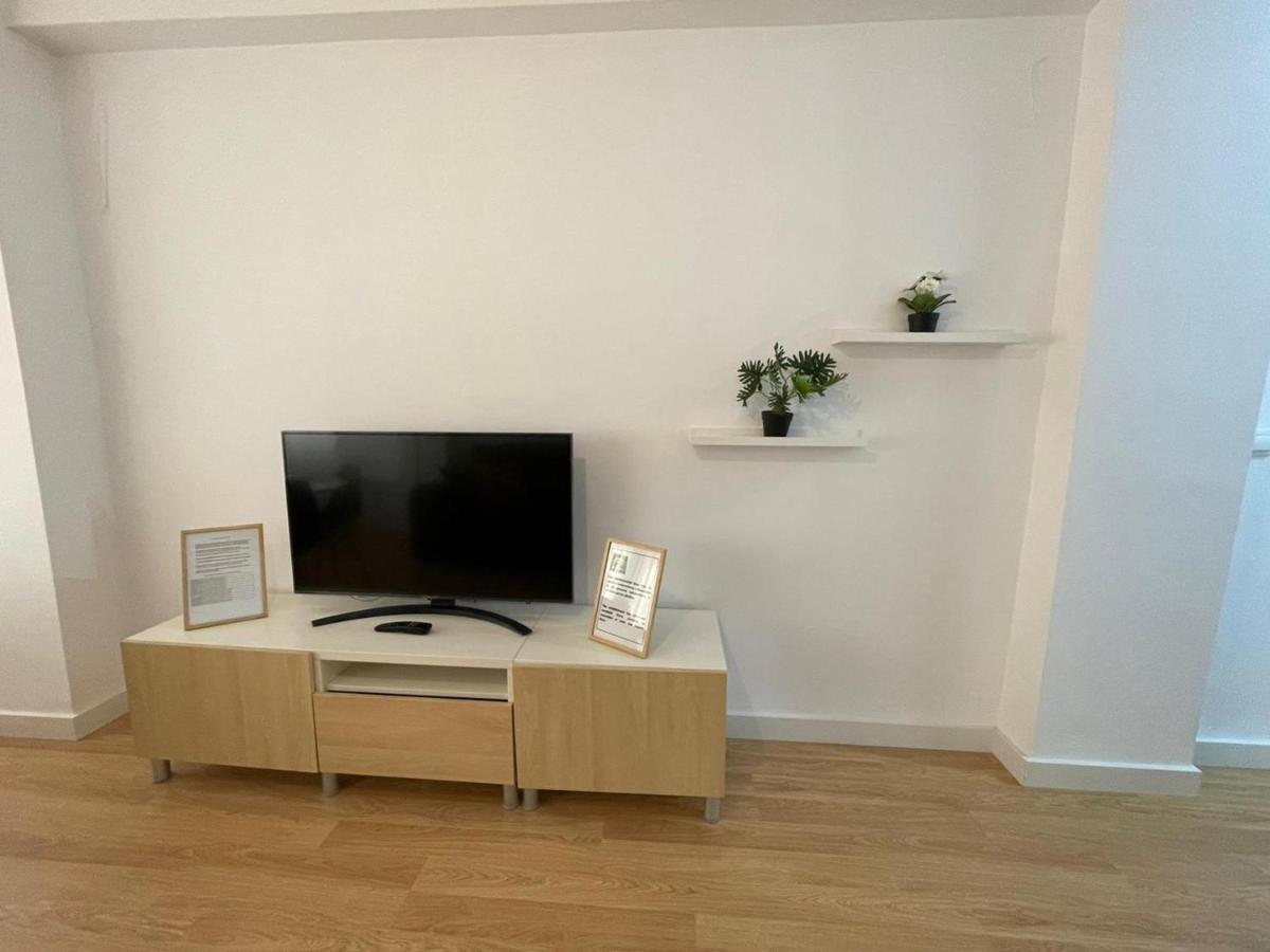 Holidays2Malaga 2 Bedroom Armengual De La Mota Close Shopping Center Buitenkant foto